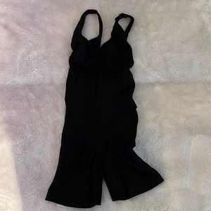 Yitty short suit. Very slimming. Incredibly stretchy and flattering